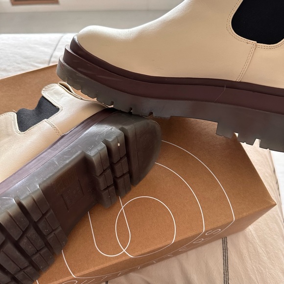 UO Chunky Chelsea Platform Boot Size 9 - Picture 8 of 13